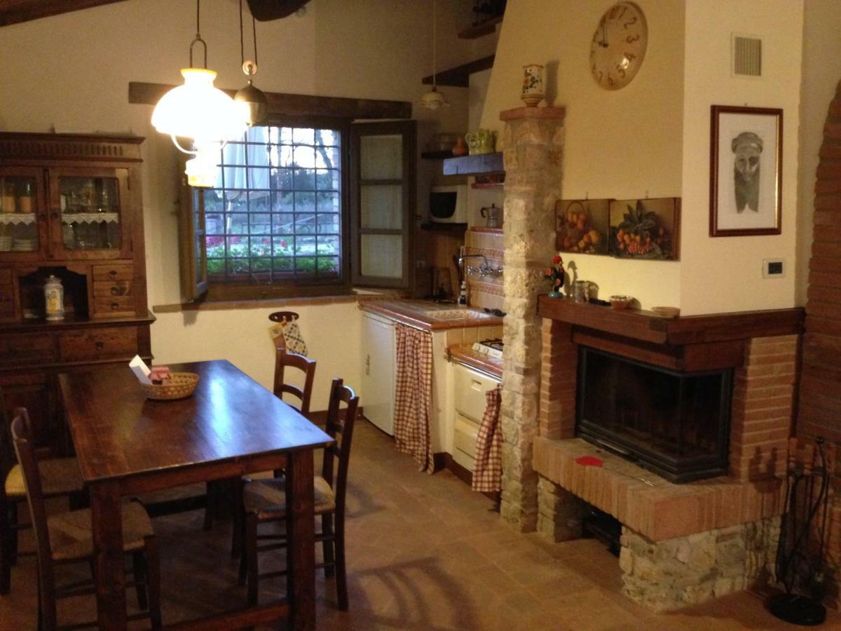 Agriturismo Podere Dell' Olmo Амелиа Экстерьер фото